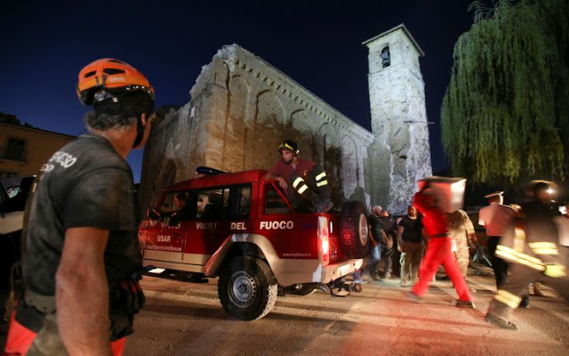 Ολονύχτιες έρευνες στα ερείπια που άφησε πίσω του ο σεισμός στην Ιταλία - Στους 159 ανέρχονται οι νεκροί - Φωτογραφία 4