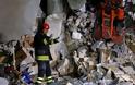 Ολονύχτιες έρευνες στα ερείπια που άφησε πίσω του ο σεισμός στην Ιταλία - Στους 159 ανέρχονται οι νεκροί - Φωτογραφία 8