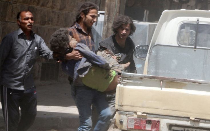 Μακελειό στο Χαλέπι! Ελικόπτερα έριξαν βαρέλια με εκρηκτικάσκοτώνοντας 11 παιδιά και 4 γυναίκες - Φωτογραφία 1