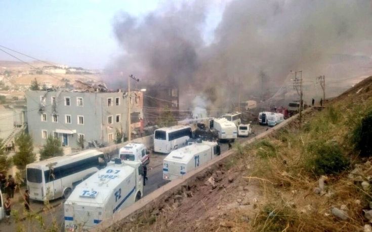 9 νεκροί και 64 τραυματίες από την έκρηξη της βόμβας στην Τουρκία - Φωτογραφία 1