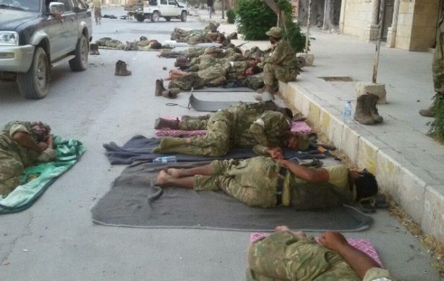 Εισβολή «αλά Τούρκα»: Οι «απελευθερωτές» του Ερντογάν κοιμούνται στους δρόμους - Φωτογραφία 1