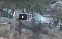 Εντυπωσίασαν οι ακροβατικές καταδύσεις στο Cliff Diving του Αγίου Νικολάου [video]