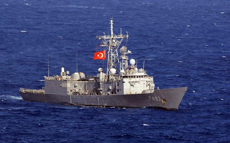 Ναυτική παρενόχληση σκάφους από τουρκική φρεγάτα ανοικτά του Ακάμα - Φωτογραφία 1