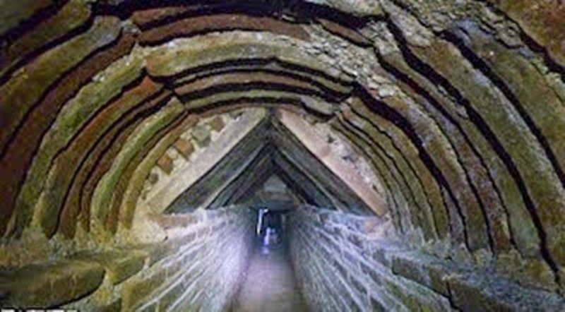 Μια πολύ μεγάλη ανακάλυψη βρίσκεται στην υπόγεια Αθήνα  - Τι κρύβεται εκεί και γιατί φοβούνται να το αποκαλύψουν; [video] - Φωτογραφία 1