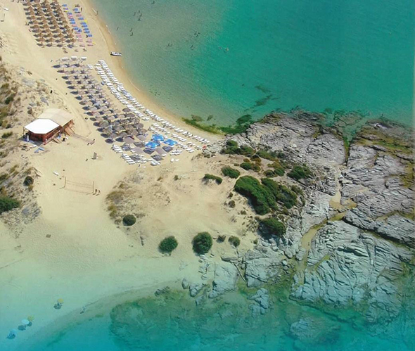 Γαλαζοπράσινα νερά και μια απέραντη αμμουδιά...Αυτή είναι η καλοκαιρινή όαση της Β. Ελλάδας! [photos] - Φωτογραφία 2
