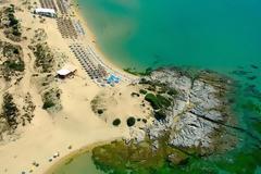 Γαλαζοπράσινα νερά και μια απέραντη αμμουδιά...Αυτή είναι η καλοκαιρινή όαση της Β. Ελλάδας! [photos]