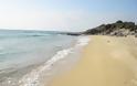 Γαλαζοπράσινα νερά και μια απέραντη αμμουδιά...Αυτή είναι η καλοκαιρινή όαση της Β. Ελλάδας! [photos] - Φωτογραφία 5