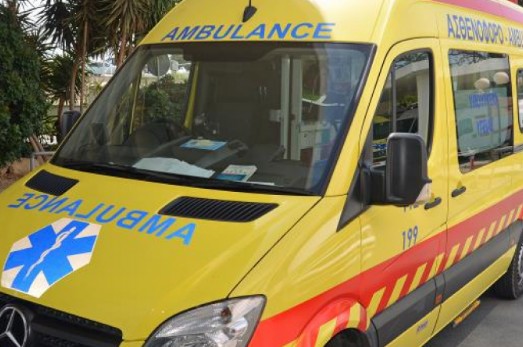 Λεμεσός: Αφού έκλεψε το ασθενοφόρο, προκάλεσε τροχαίο - Φωτογραφία 1