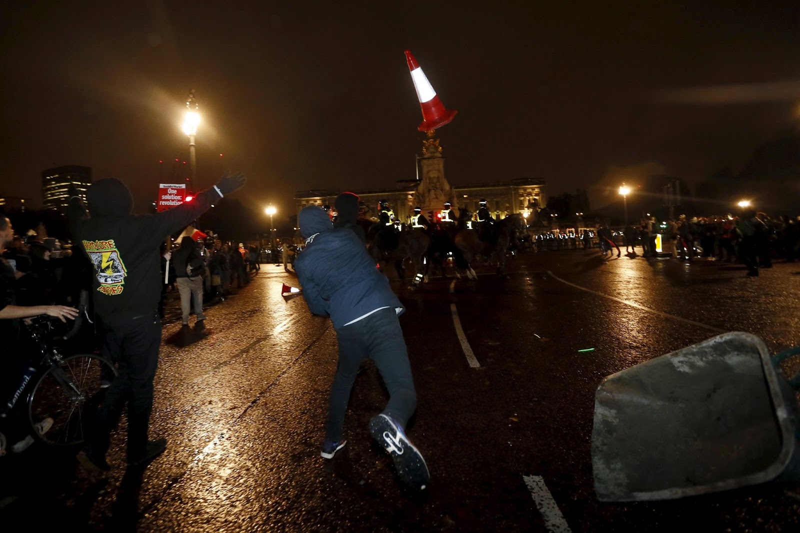 Λονδίνο: Έξι τραυματίες και πάνω από 100 συλλήψεις στο καρναβάλι του Νότινγκ Χιλ - Φωτογραφία 1