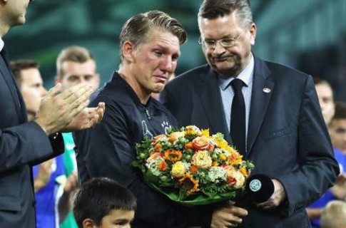 Πλάνταξε στο κλάμα ο Σβάινσταϊγκερ στο τελευταίο του ματς με την Εθνική Γερμανίας  [video] - Φωτογραφία 1