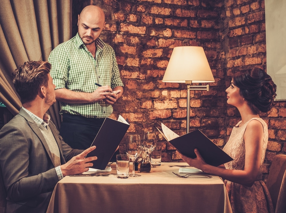 Τι να μην παραγγείλεις ποτέ σε ένα ρομαντικό δείπνο - Φωτογραφία 1