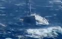 Η «μάχη» ενός σκάφους με τα κύματα στο Αιγαίο - Δείτε το συγκλονιστικό βίντεο