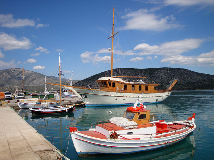 Ένα ''μυστικό'' πανέμορφο ψαροχώρι της Πελοποννήσου, μια ανάσα από το Πόρτο Χέλι περιμένει να το εξερευνήσετε! - Φωτογραφία 2
