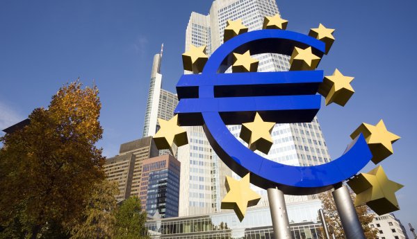 ΕΚΤ: Δεν ευθύνονται οι κεντρικές τράπεζες για τα χαμηλά επιτόκια - Φωτογραφία 1