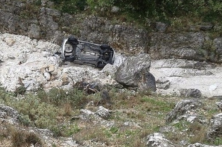 Νεκρός 55χρονος από πτώση αυτοκινήτου σε γκρεμό στη Γορτυνία - Φωτογραφία 1