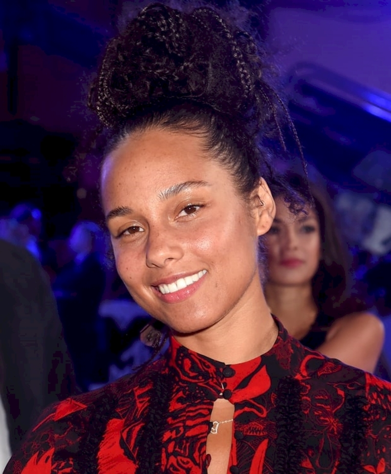 Γιατί η Alicia Keys ήταν η μοναδική τραγουδίστρια που δεν φόρεσε μακιγιάζ στα βραβεία του MTV; - Φωτογραφία 7