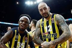 ΠΑΓΟΘΕΡΑΠΕΙΑ ΓΙΑ ΑΝΤΙΤΣ ΚΑΙ ΤΗΝ... ΠΑΡΕΑ ΤΟΥ! (PHOTOS)