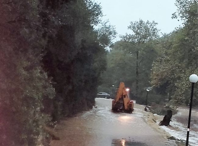 Η επιχείρηση διάσωσης Ρουμάνων τουριστών στο Καραβοστάσι Θεσπρωτίας [photos] - Φωτογραφία 2