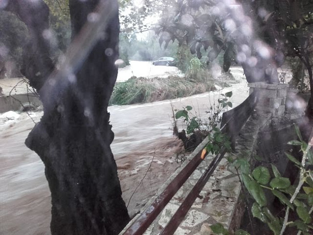 Η επιχείρηση διάσωσης Ρουμάνων τουριστών στο Καραβοστάσι Θεσπρωτίας [photos] - Φωτογραφία 3