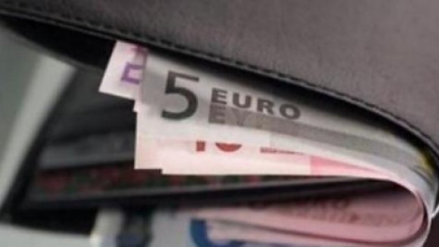 Δυο μετανάστες βρήκαν και επέστρεψαν πορτοφόλι με κάρτες και 200 ευρώ - Φωτογραφία 1