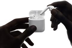 AirPods: όλα όσα πρέπει να ξέρετε για τα νέα ασύρματα ακουστικά της Apple
