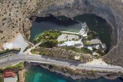 ΑΥΤΟ είναι το ΜΥΣΤΗΡΙΟ μυστήριο της λίμνης της Βουλιαγμένης... [photos]