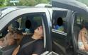 Η αστυνομία δημοσίευσε φωτογραφίες με ζευγάρι ναρκομανών και ένα παιδί σε αυτοκίνητο - Φωτογραφία 1