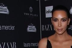 Έλαμψε η Kim Kardashian μέσα από see through φόρεμα