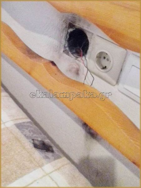 Γρεβενά: Ζημιές σε σπίτια προκάλεσε κεραυνός που «χτύπησε» κολόνα του ΟΤΕ [photos] - Φωτογραφία 4