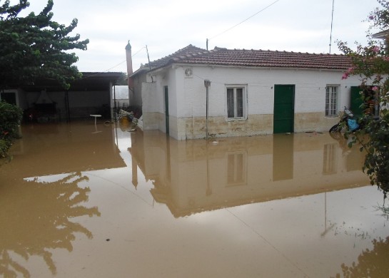 Σοκάρουν οι εικόνες από τα πλημμυρισμένα σπίτια των Τρικάλων - Φωτογραφία 7