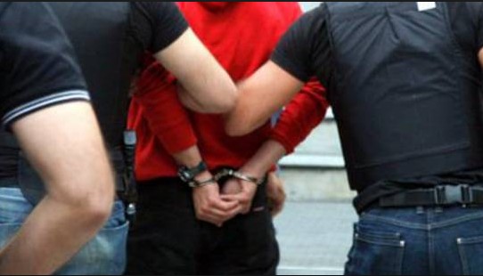 Συνελήφθησαν ανήλικοι οι οποίοι διέπρατταν ληστείες σε βάρος συνομήλικων τους - Φωτογραφία 1