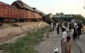 Πανικός στο Πακιστάν! Ταχεία προσέκρουσε σε σταθμευμένο φορτηγό τρένο - 6 νεκροί - Φωτογραφία 2
