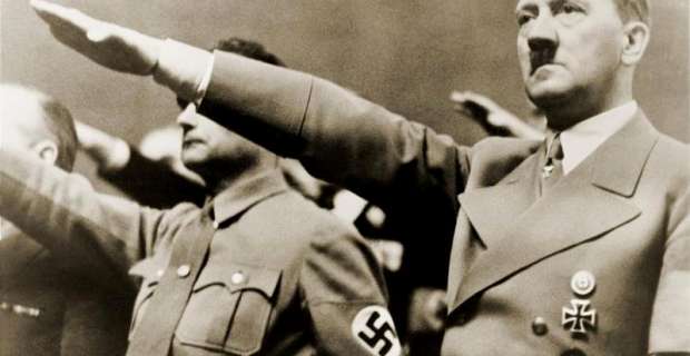 Ο Χίτλερ υιοθετεί τη σβάστικα και χαρακτηρίζει τους Εβραίους «υπανθρώπους» - Φωτογραφία 1