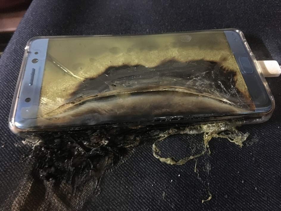 H Samsung αποσύρει ένα εκατομμύριο Galaxy Note 7 που... παίρνουν φωτιά - Φωτογραφία 2
