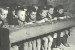 Που και πότε ιδρύθηκε τo Πρώτο Δημόσιο Δημοτικό Σχολείο;