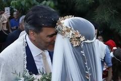 Δεν θα πιστεύετε ποια ηθοποιός ΠΑΝΤΡΕΥΤΗΚΕ στην Κρήτη χθες το απόγευμα κάτω από άκρα ΜΥΣΤΙΚΟΤΗΤΑ... [photo]