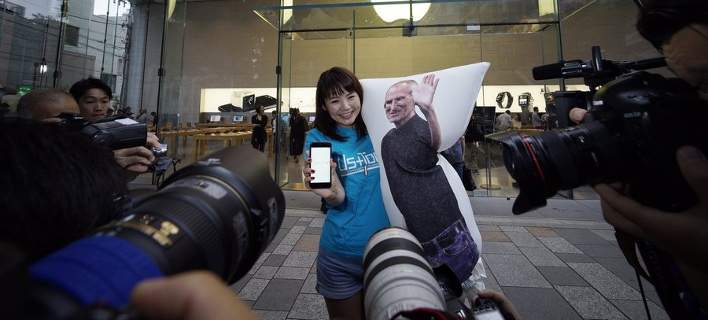 Μια Γιαπωνέζα αγόρασε το καινούριο iPhone 7 με τον Στιβ Τζομπς ... παραμάσχαλα [photos] - Φωτογραφία 4