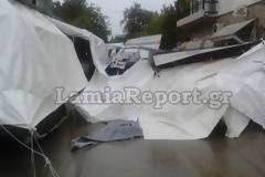 Φθιώτιδα: Έριξε τις παράγκες το μπουρίνι στο παζάρι της Αμφίκλειας