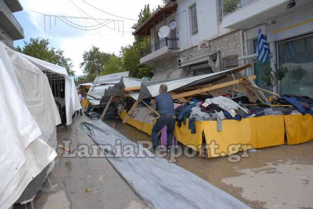 ΝΕΕΣ εντυπωσιακές εικόνες από τις γκρεμισμένες παράγκες στο παζάρι της Αμφίκλειας... - Φωτογραφία 10