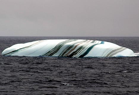 Τα... ριγέ παγόβουνα της Ανταρκτικής που εντυπωσιάζουν! - Φωτογραφία 2