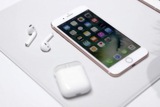 Καταρρέει η Apple... Παράπονα για τα νέα iPhone 7 από τις πρώτες μέρες κυκλοφορίας τους - Φωτογραφία 1