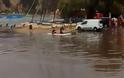 ΑΠΙΣΤΕΥΤΟ! Βγήκαν με… κανό σε πλημμυρισμένους δρόμους στα Χανιά