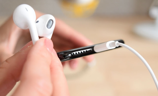Η Apple υποσχέθηκε να διορθώσει το πρόβλημα με τα ακουστικά Lightning-EarPods σύντομα. - Φωτογραφία 1