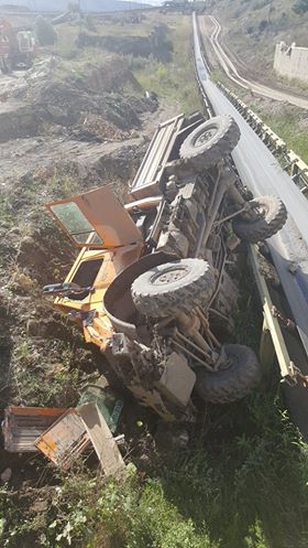 Κοζάνη: Ανατράπηκε όχημα με εργαζομένους της ΔΕΗ – Πέντε τραυματίες![pics] - Φωτογραφία 2