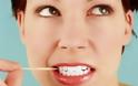 Είναι καλό να καθαρίζουμε τα δόντια μας με οδοντογλυφίδες; - Φωτογραφία 1