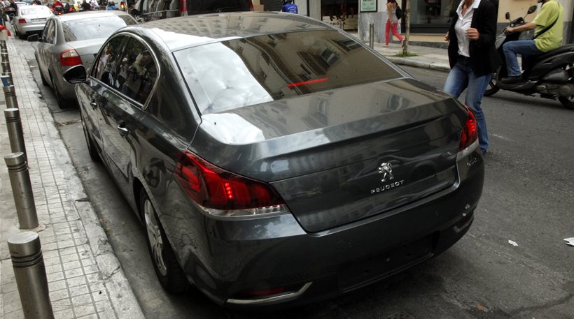 ΑΠΙΣΤΕΥΤΟ: Η Τροχαία πήρε τις πινακίδες από αυτοκίνητο... υπουργού! [photos] - Φωτογραφία 1