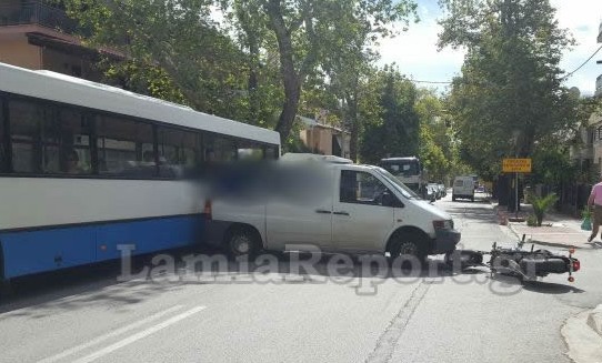 Λαμία: Τροχαίο με μηχανή στα Γαλανέικα - Τον έσωσε το κράνος [photos] - Φωτογραφία 2