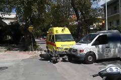Λαμία: Τροχαίο με μηχανή στα Γαλανέικα - Τον έσωσε το κράνος [photos]