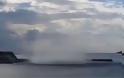 Εντυπωσιακό! Τεράστρια ρουφήχτρα σηκώνει τη θάλασσα στη Σύρο