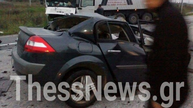 Σοκάρουν οι εικόνες από το δυστύχημα στην εθνική οδό Ευζώνων - Θεσσαλονίκης... [photos] - Φωτογραφία 3